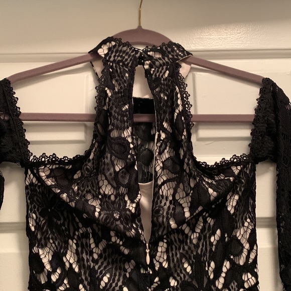 Lace dress - Picture 4 of 7